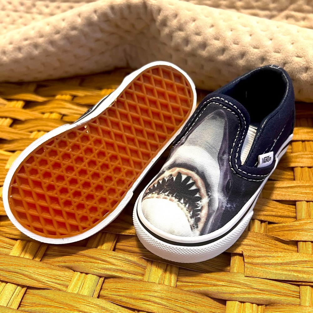 Vans Toddler Jaws Shark limited slip-on Brand new
